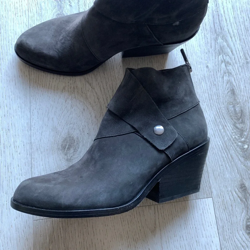 Eileen Fisher‎ Women Suede Tag Wrap-Snap Black Leather Ankle Booties Sz 6